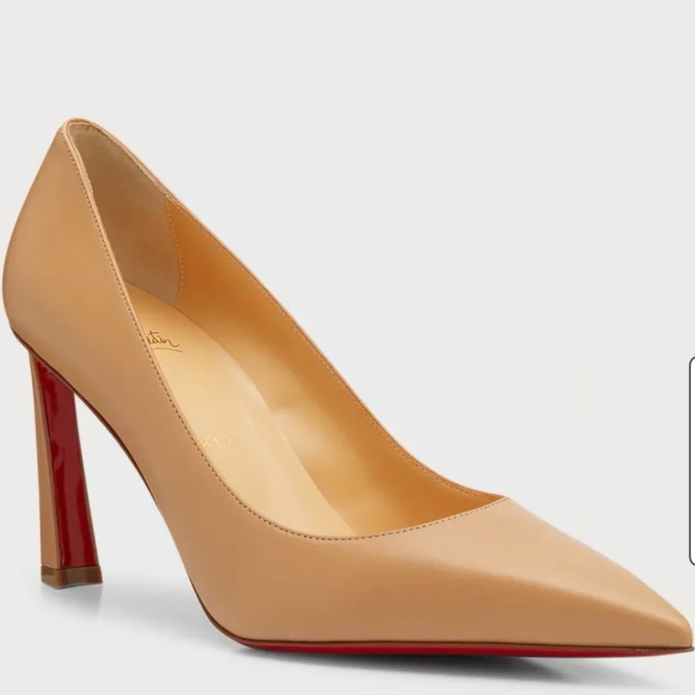 Christian Louboutin "Condora" leather pumps
3.25.
